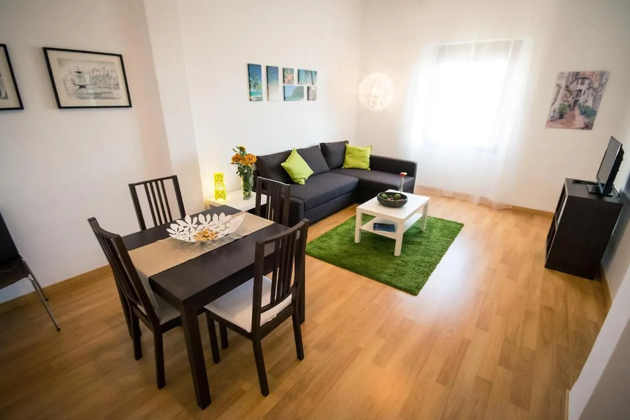 Holidays2Malaga Heredia 3 Bedroom Opposite Malaga Port 0*,